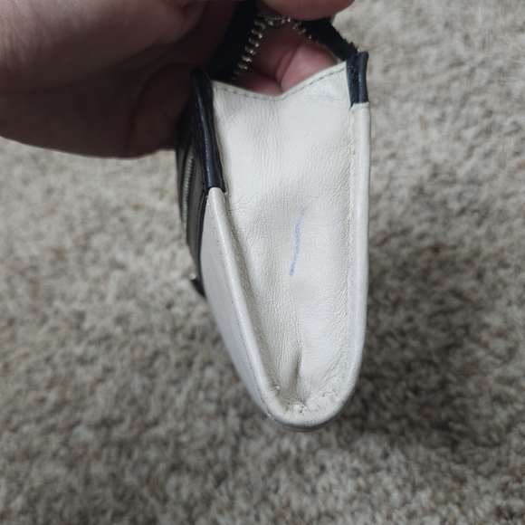 GUC Coach Leather Wristlet - Picture 10 of 10